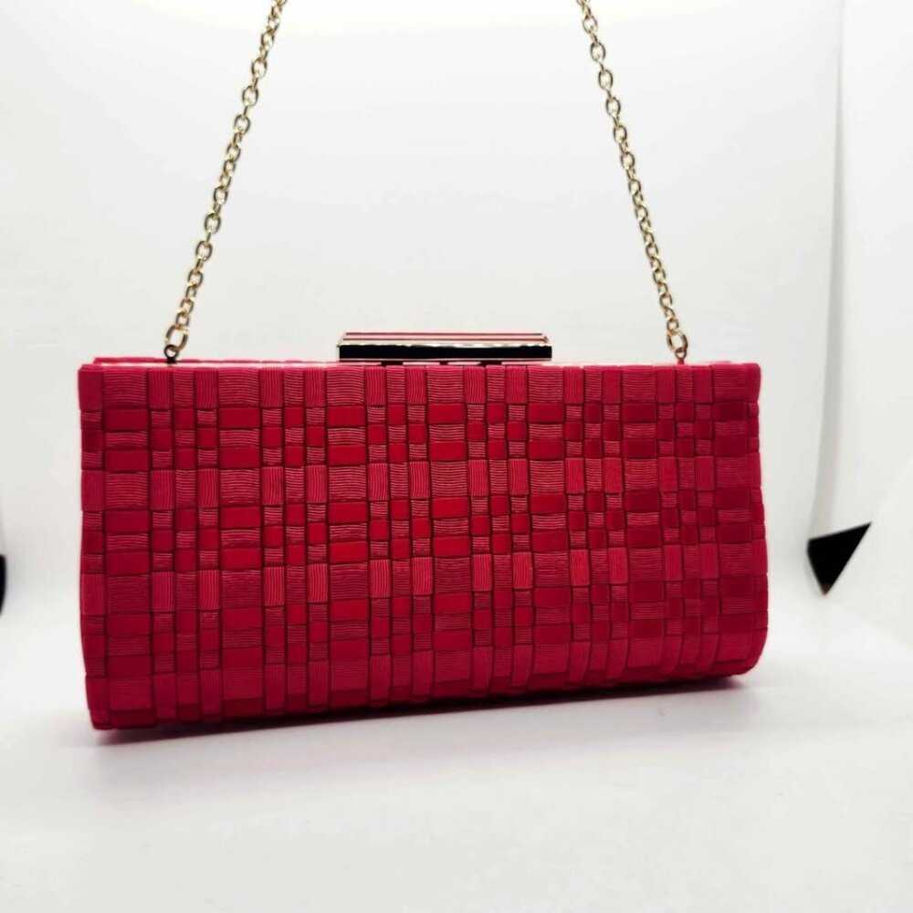 Y2K Banana Republic Red Woven Clutch with Red Lucite Clasp Gold Chain Excellent